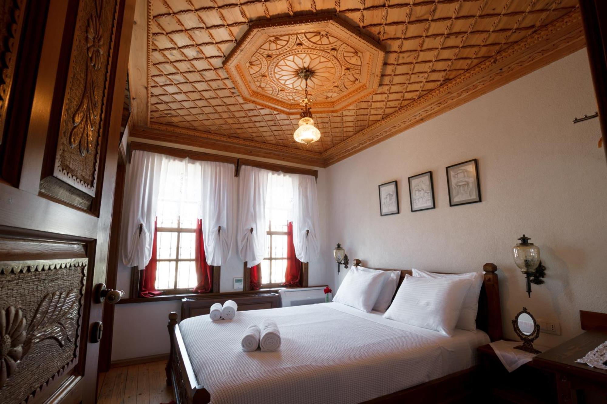 Boutique Hotel Musee Gjirokaster Bagian luar foto