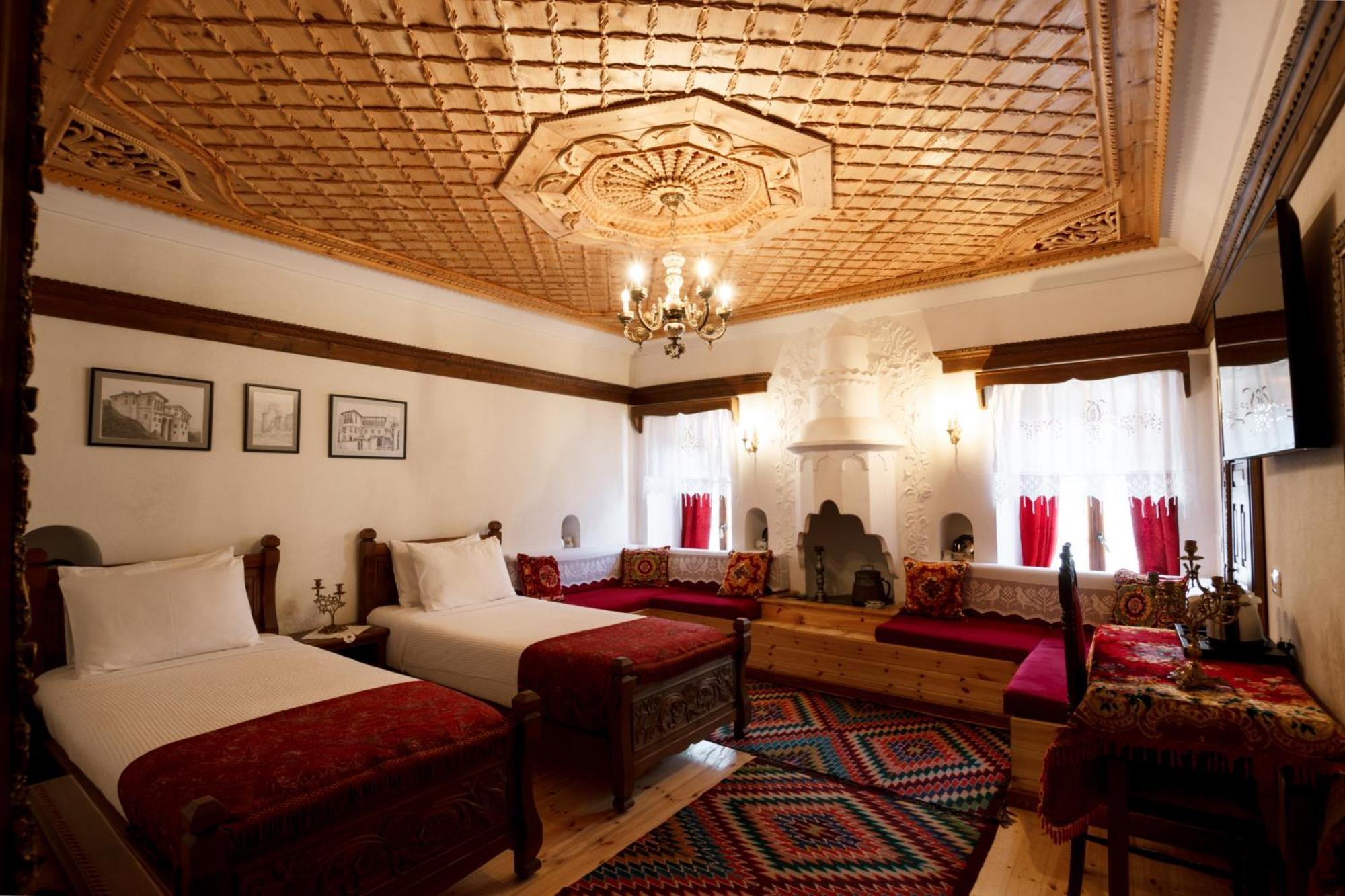 Boutique Hotel Musee Gjirokaster Bagian luar foto