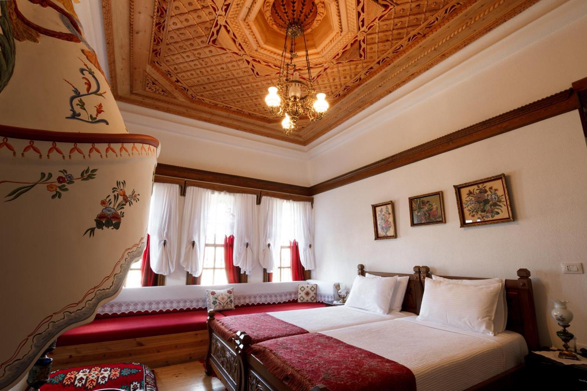 Boutique Hotel Musee Gjirokaster Bagian luar foto