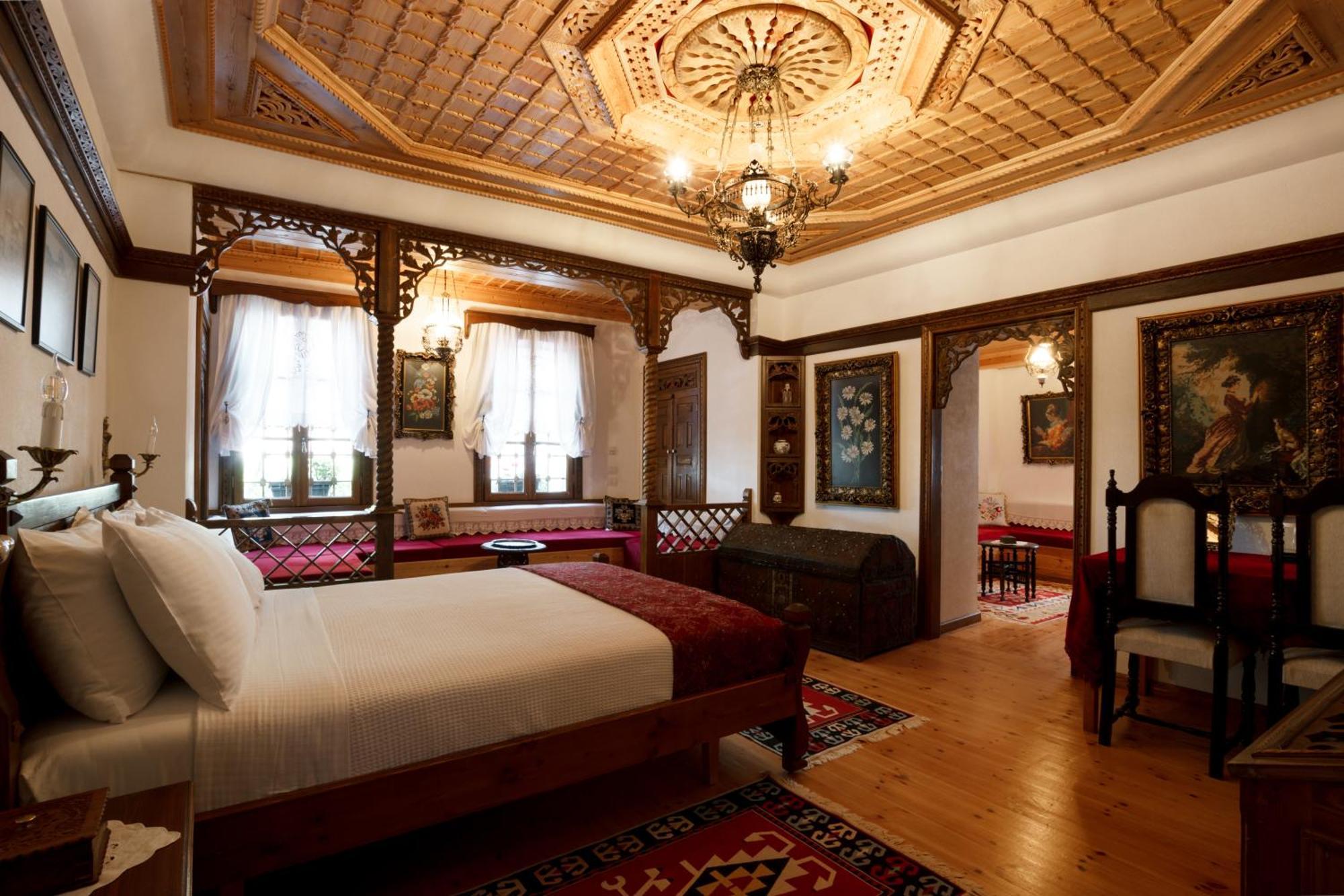 Boutique Hotel Musee Gjirokaster Bagian luar foto