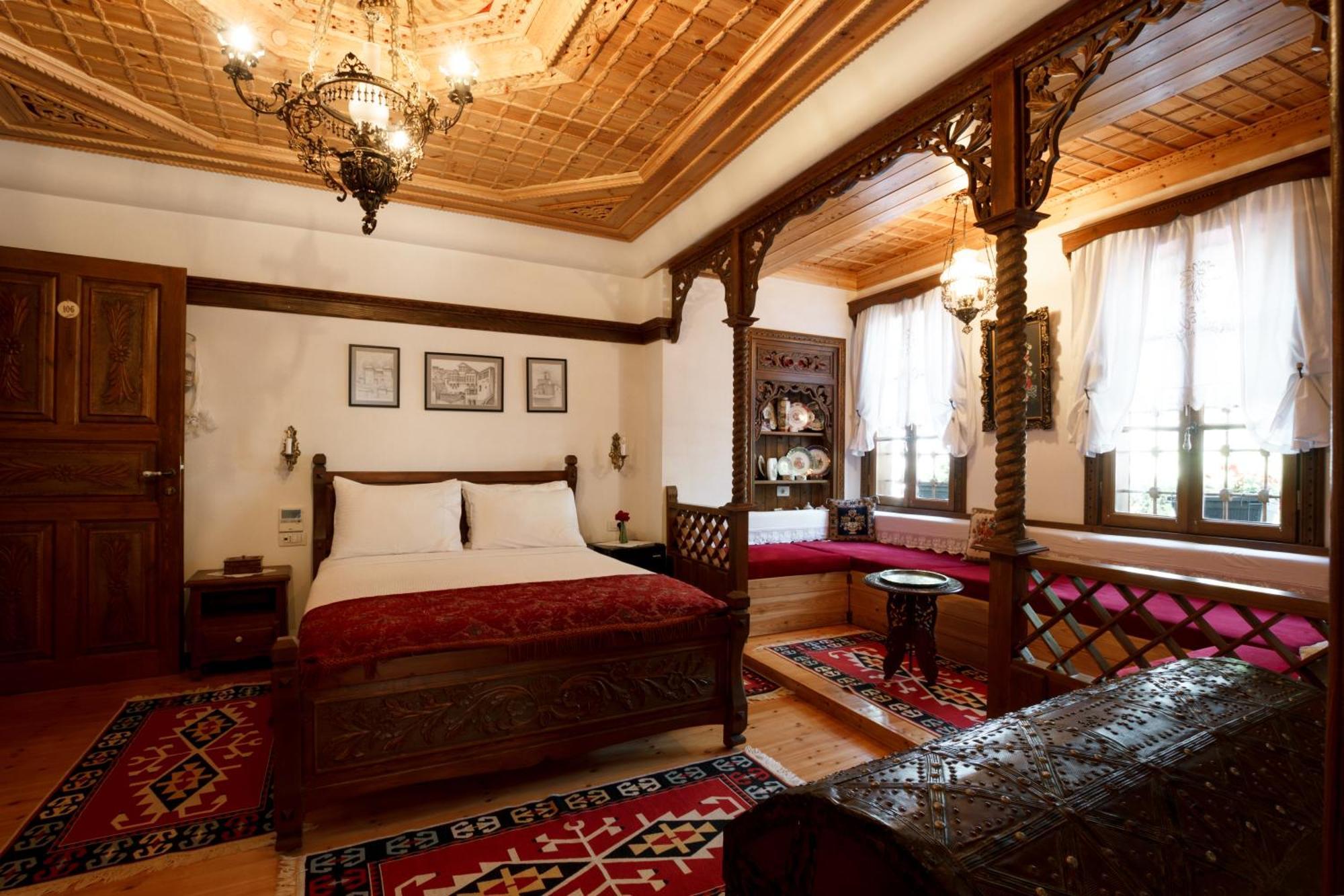 Boutique Hotel Musee Gjirokaster Bagian luar foto