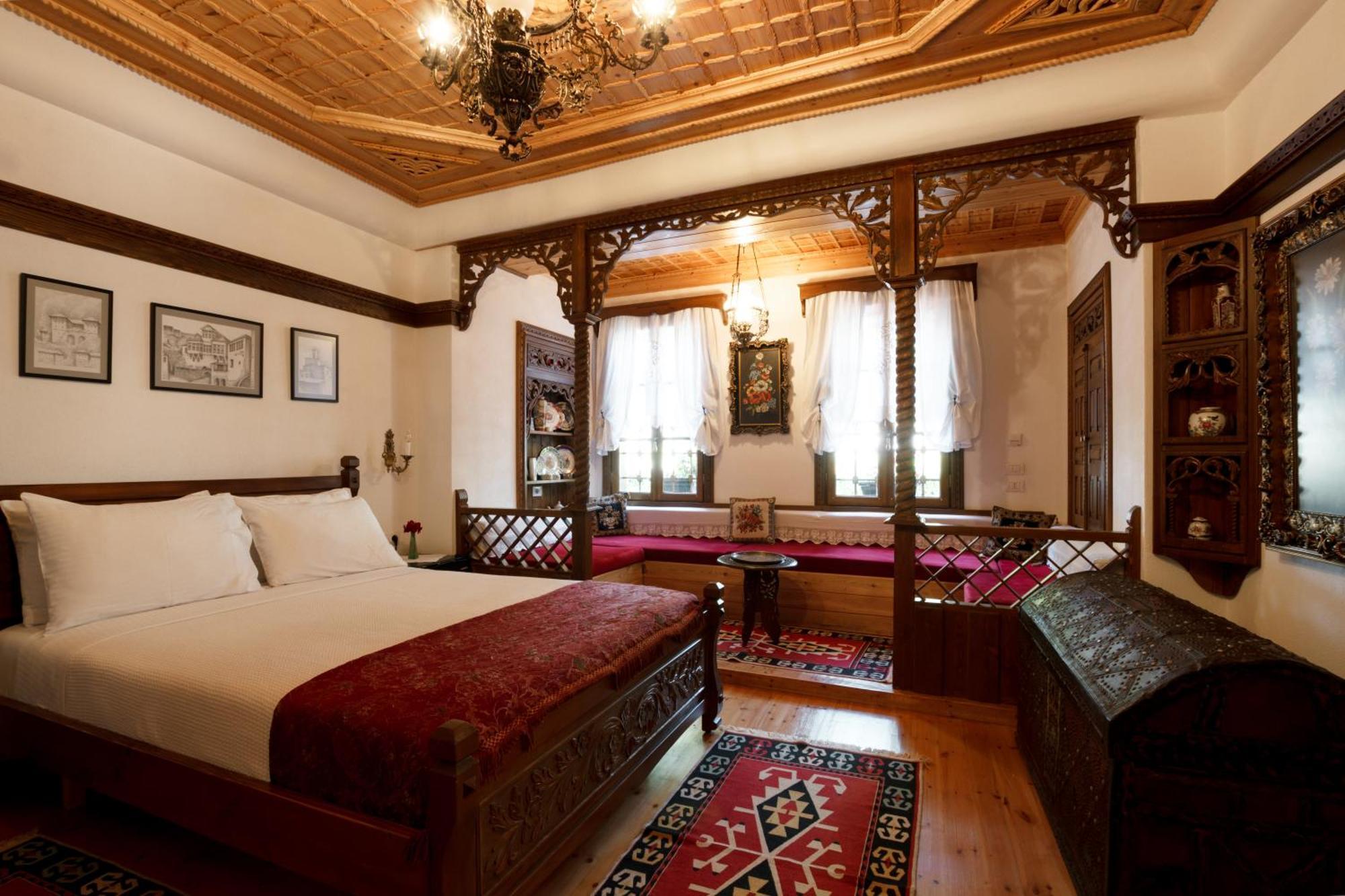 Boutique Hotel Musee Gjirokaster Bagian luar foto