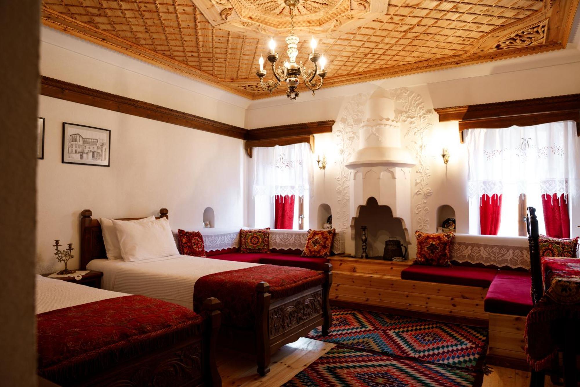 Boutique Hotel Musee Gjirokaster Bagian luar foto