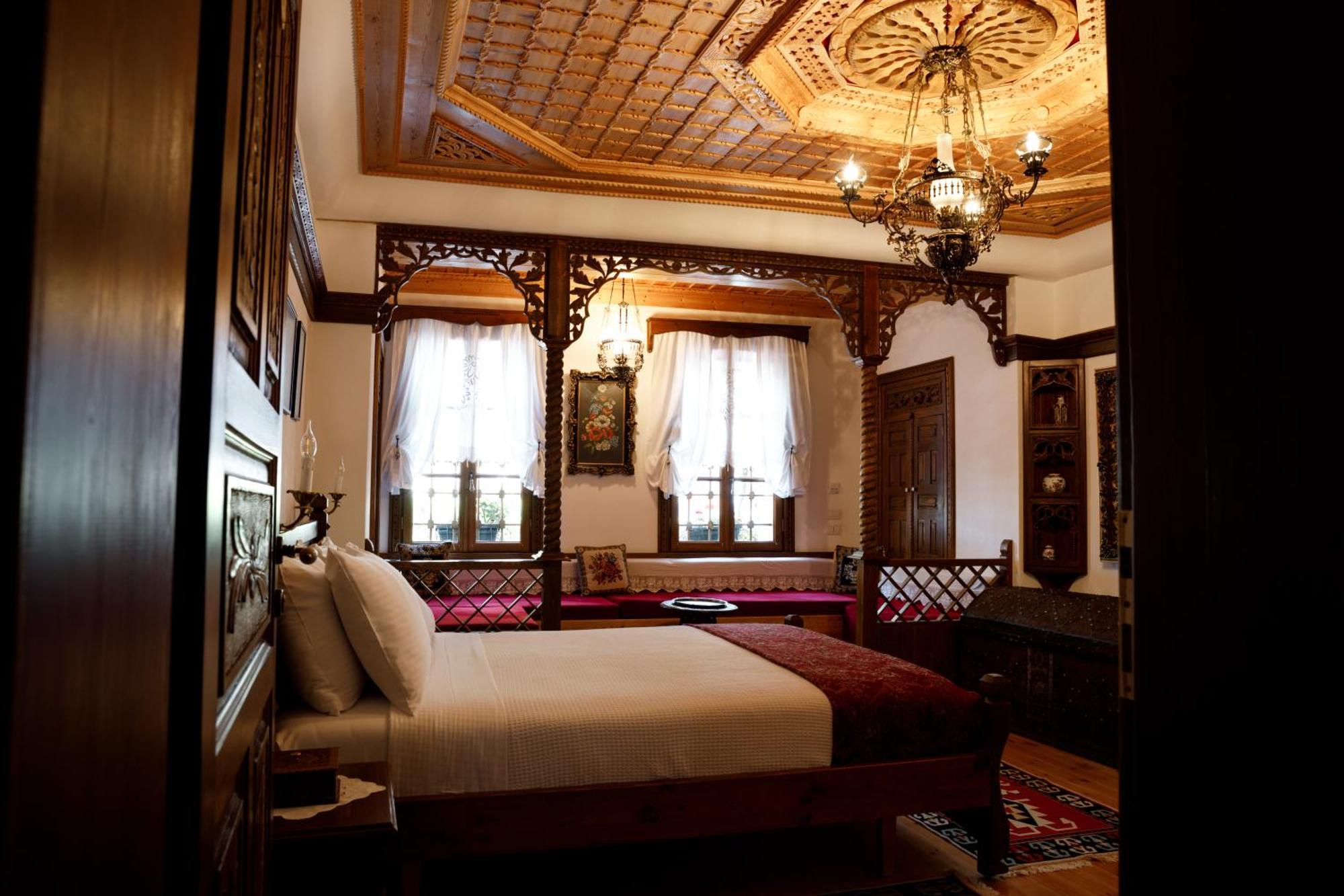 Boutique Hotel Musee Gjirokaster Bagian luar foto