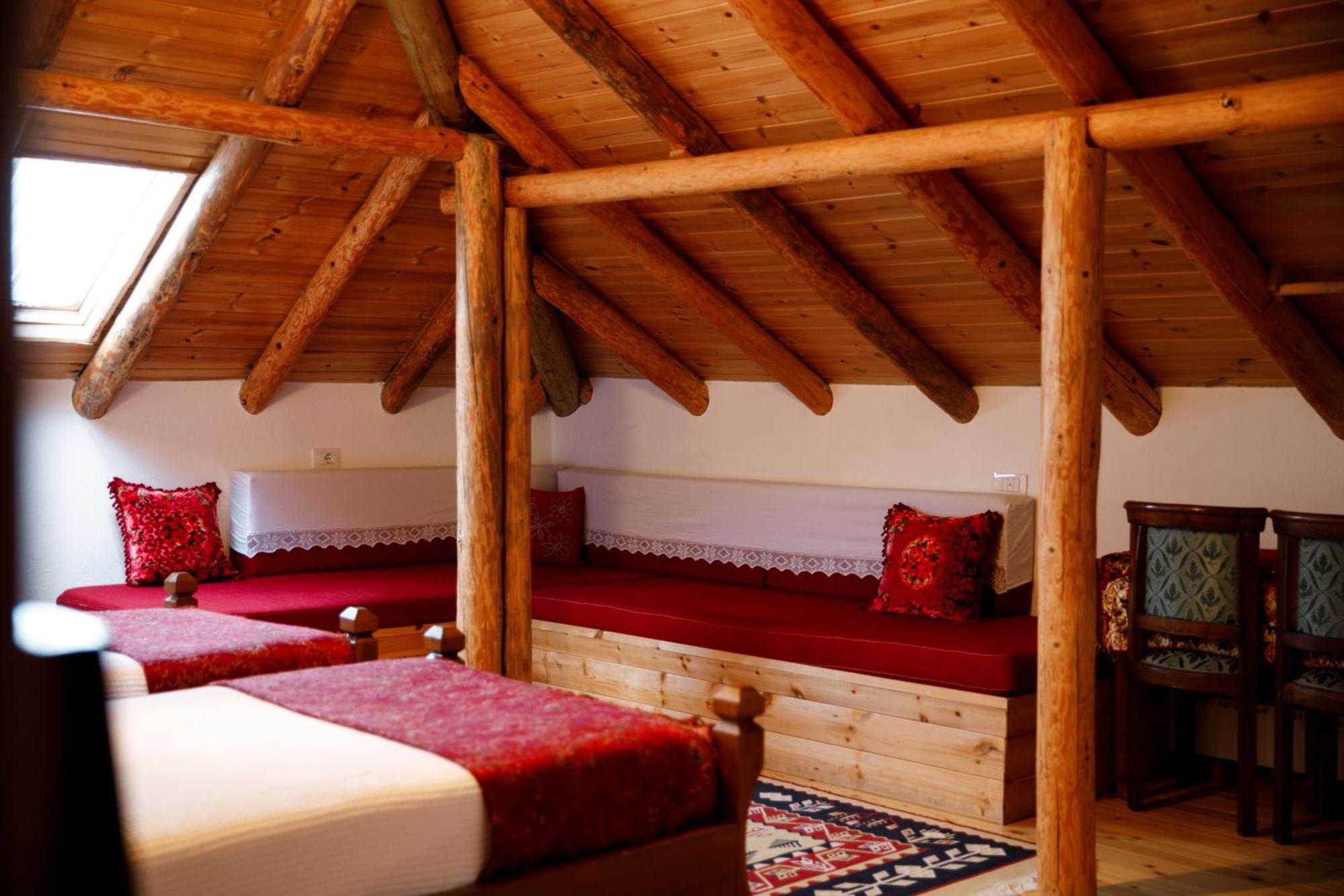 Boutique Hotel Musee Gjirokaster Bagian luar foto