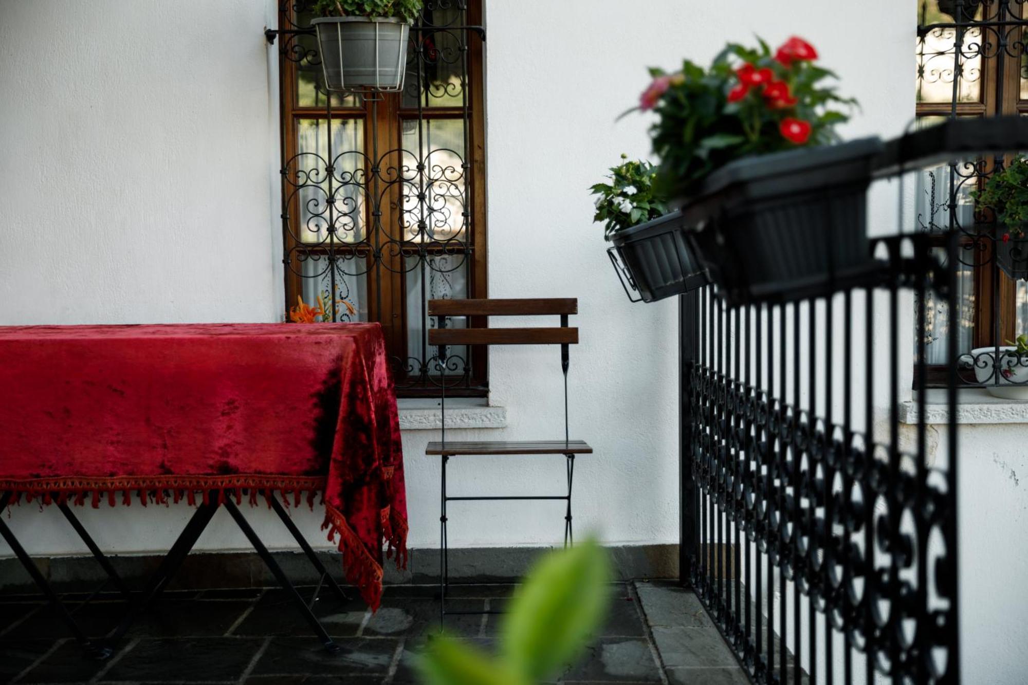 Boutique Hotel Musee Gjirokaster Bagian luar foto