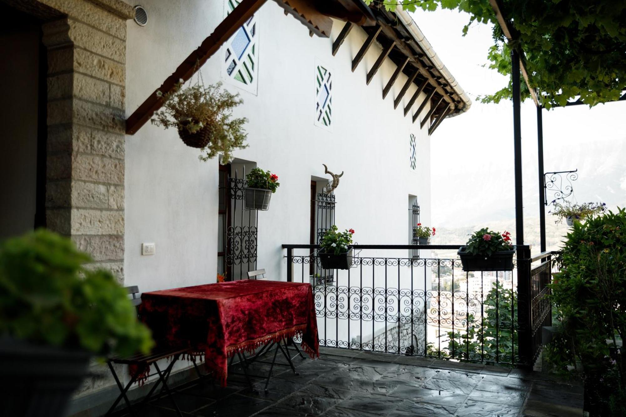 Boutique Hotel Musee Gjirokaster Bagian luar foto